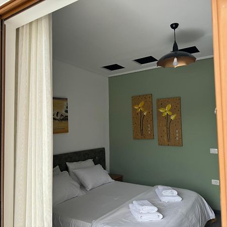 Vila Onhezmi Sarande Bagian luar foto