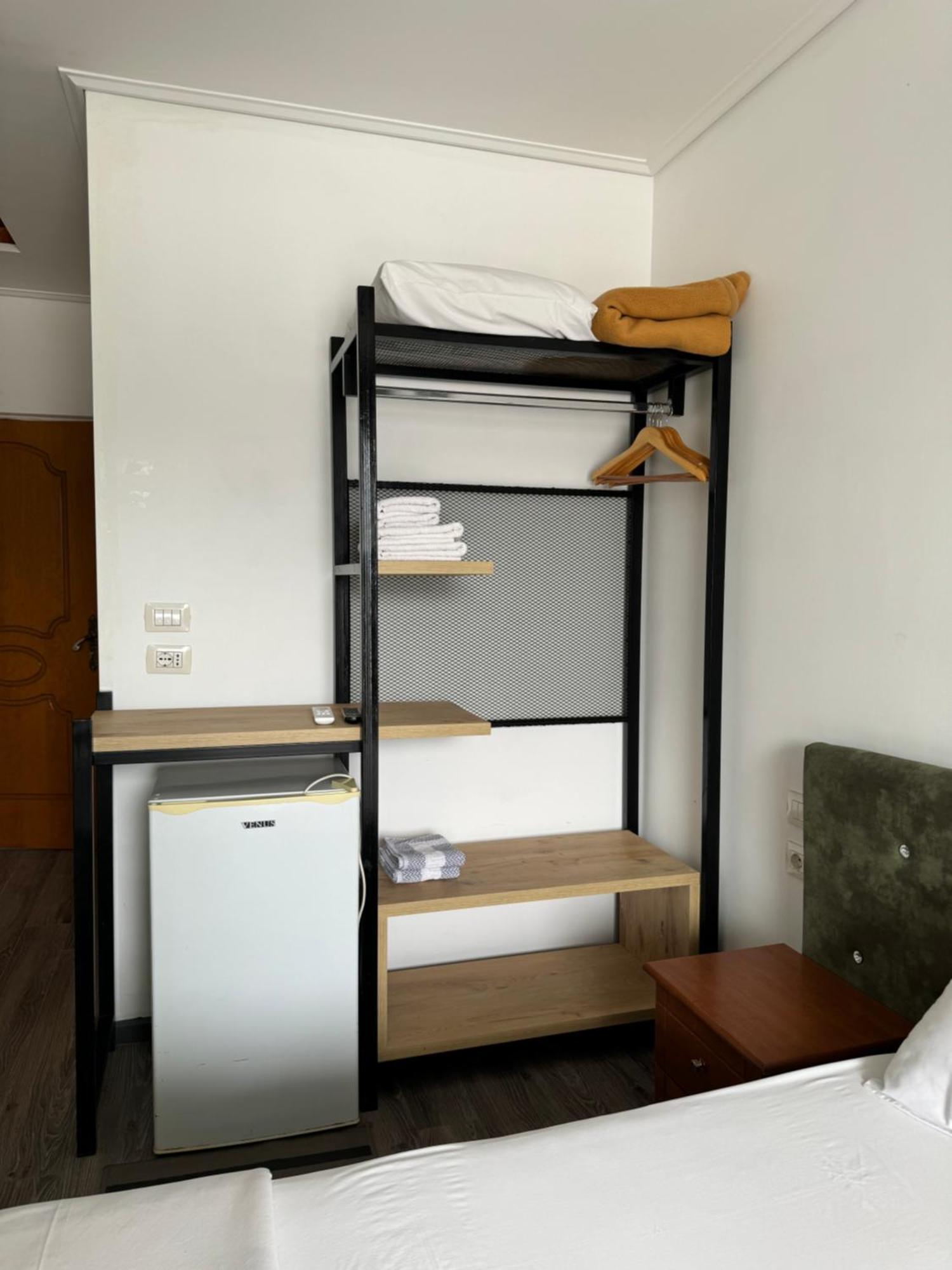 Vila Onhezmi Sarande Bagian luar foto