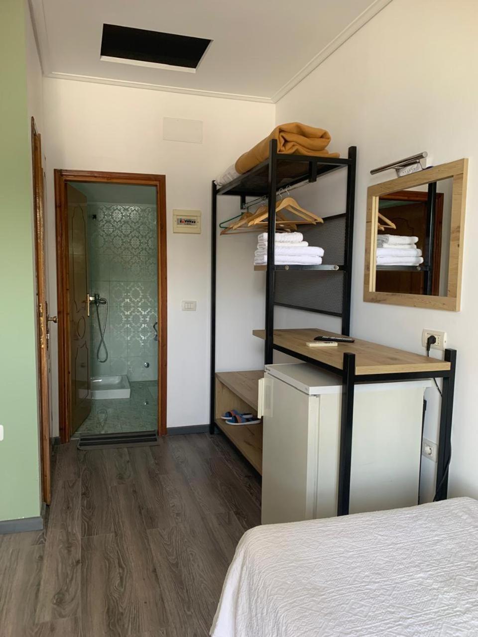 Vila Onhezmi Sarande Bagian luar foto